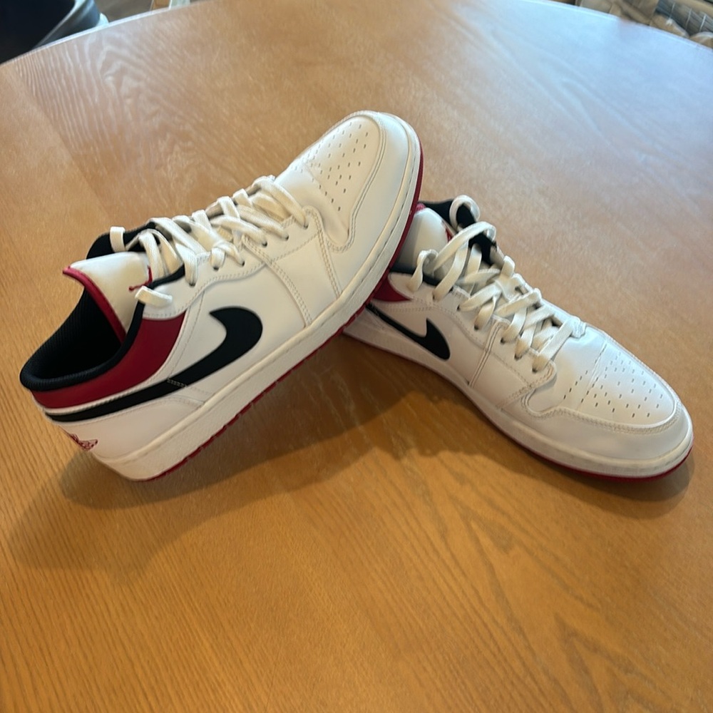 Air Jordan 1 Low “White University Red”